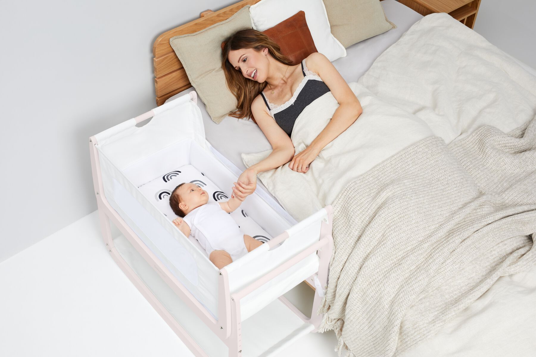 SnuzPod4 Bedside Crib - Rose White / Blush image number 6