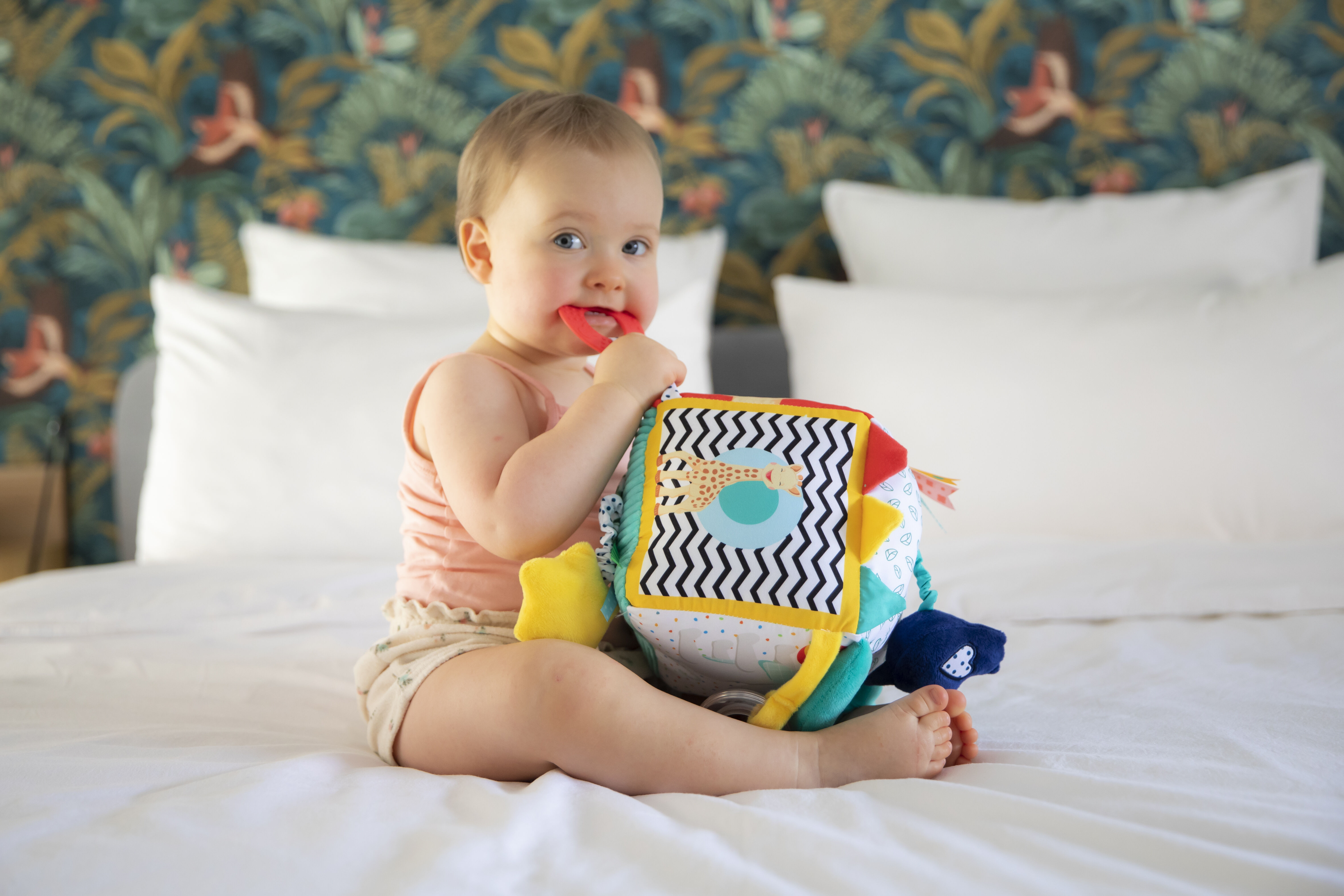 Sophie la girafe Fresh Touch Sensory Cube image number 15