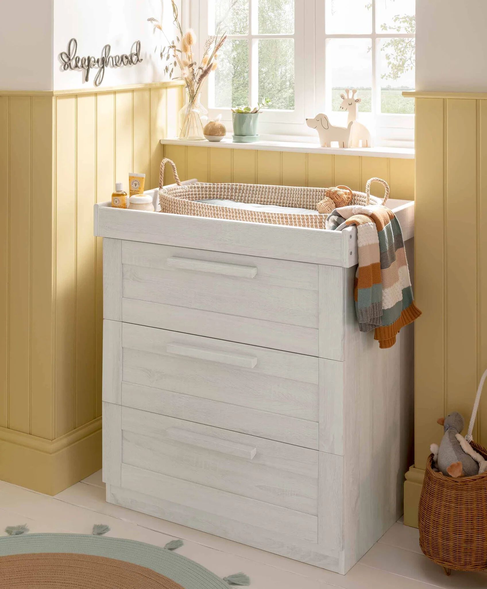 Atlas Dresser/Changer - White image number 1