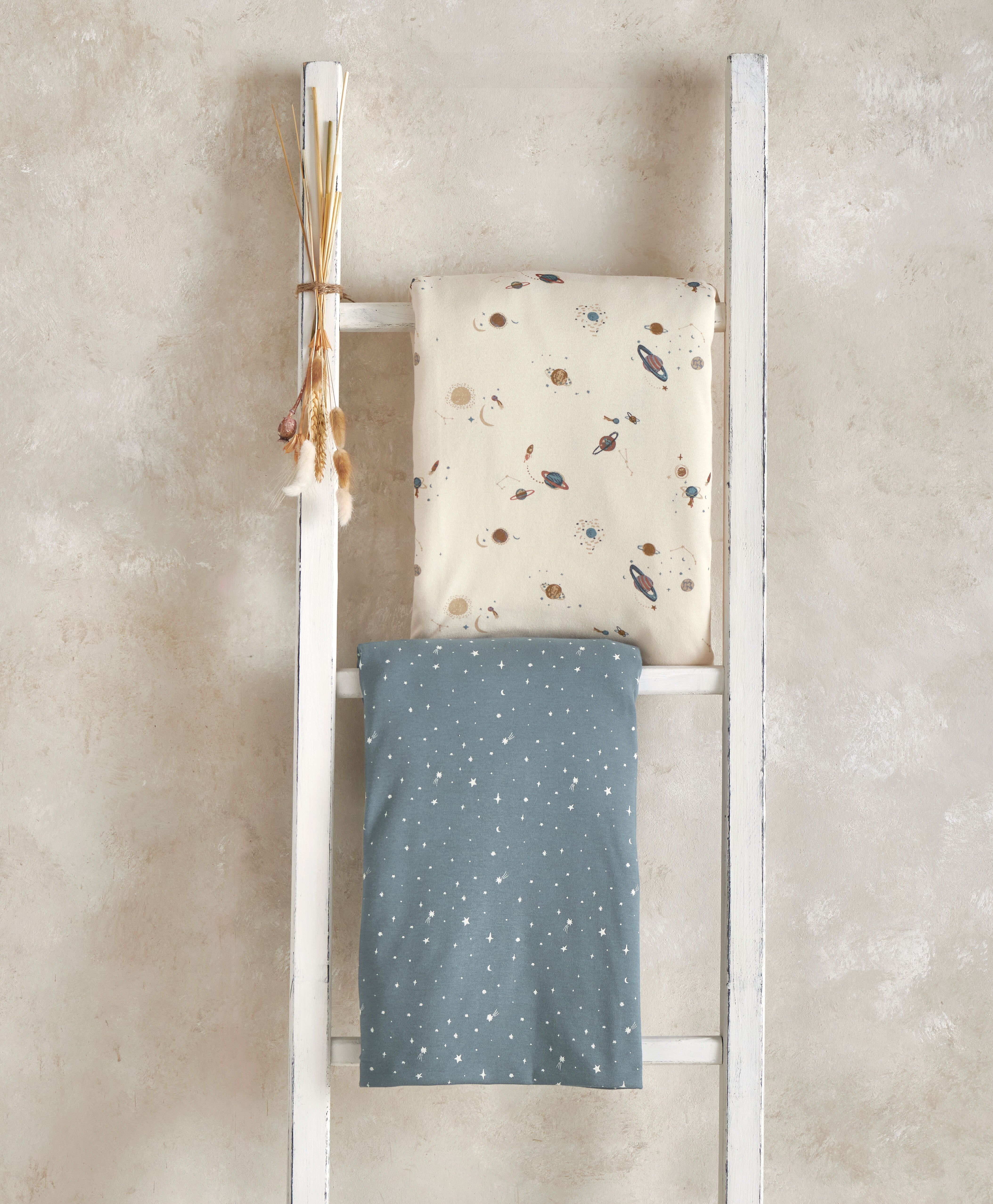 2 Cot/Bed Fitted Sheets - Planet/Blue star