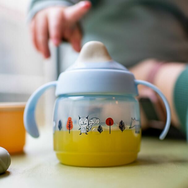 Tommee Tippee Superstar Sippee Weaning Cup, Babies Sippy Bottle, 190 ml A image number 3