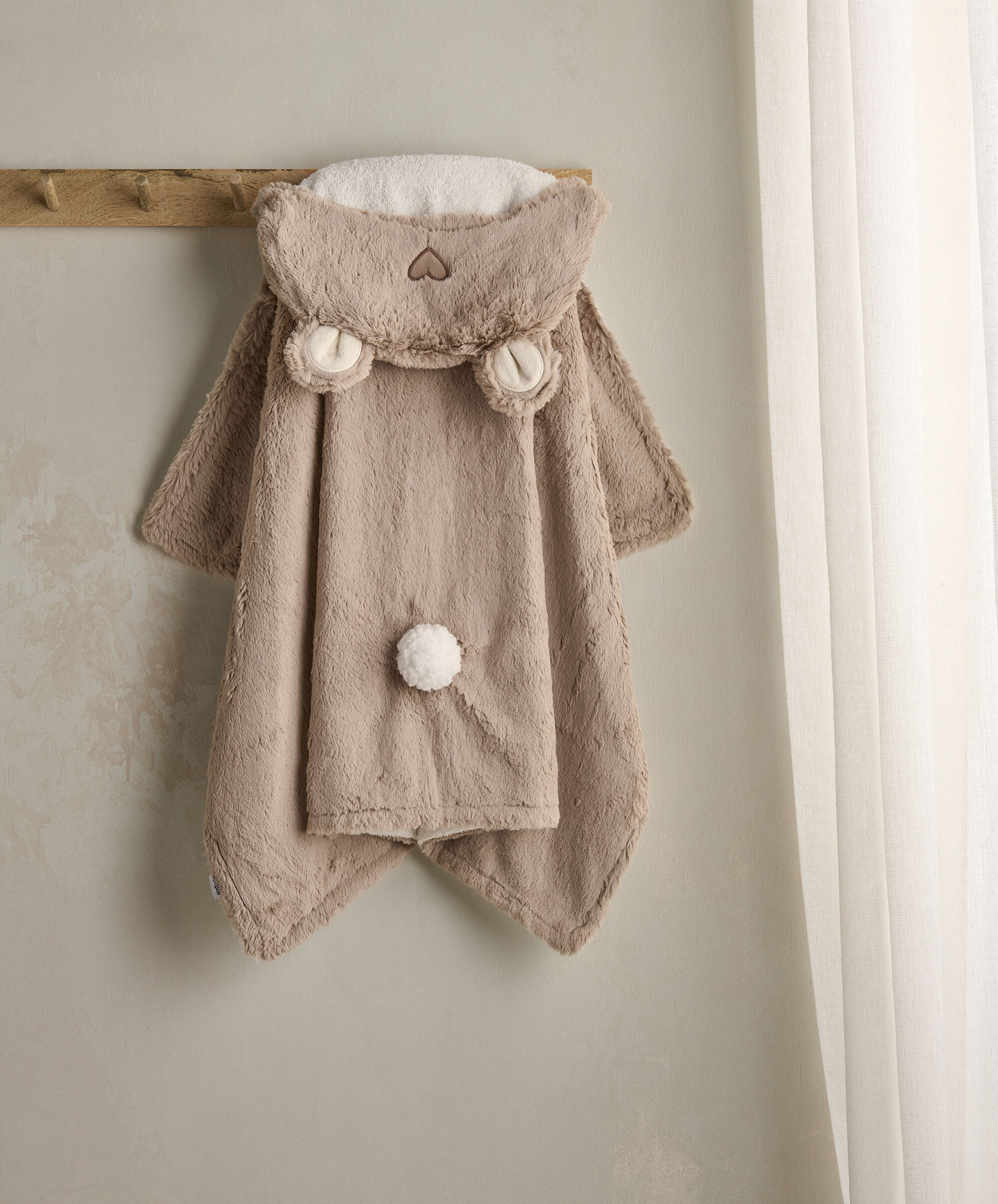 Hooded Bear Towel - Millie & Boris image number 1