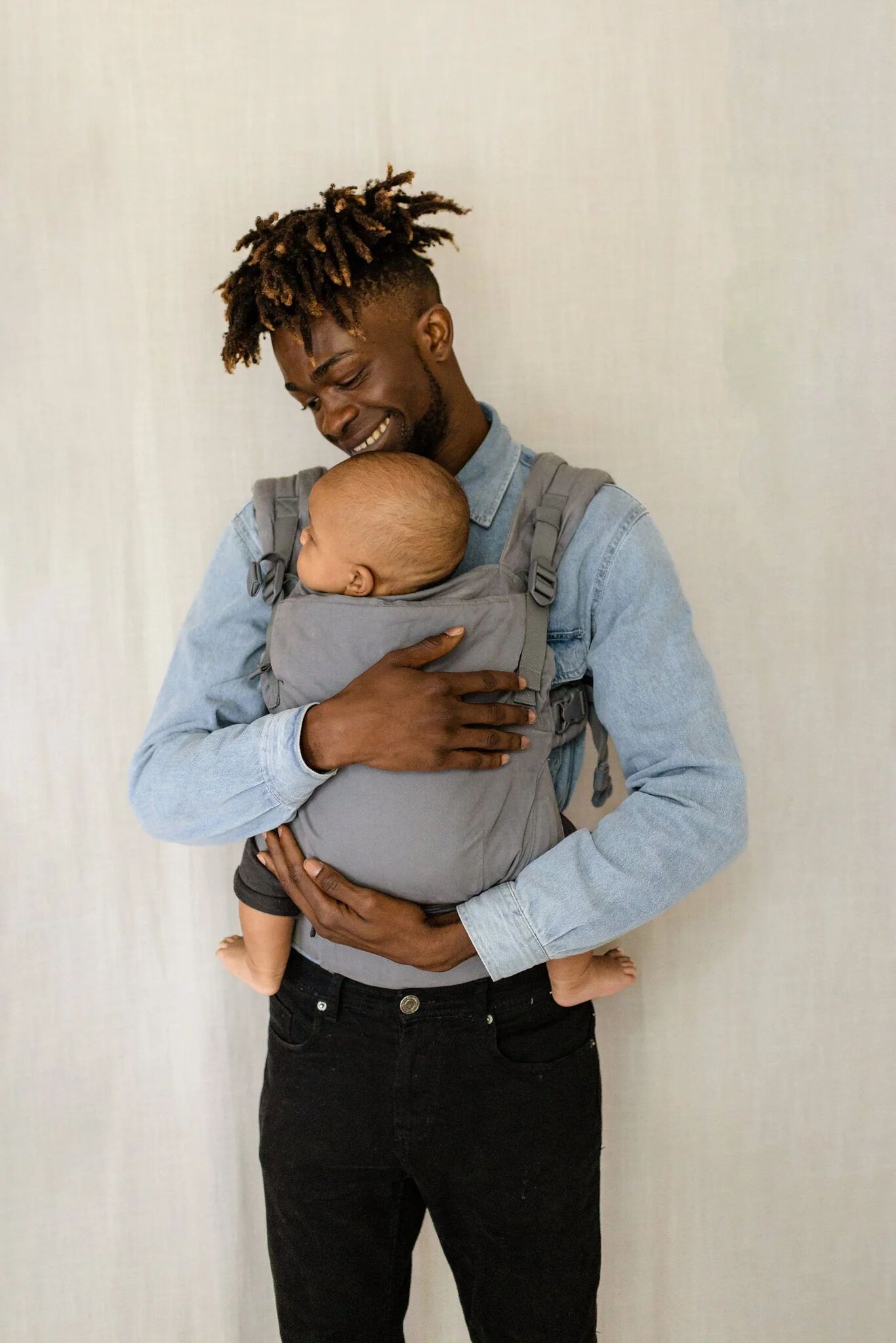 Adjustable clearance baby carrier
