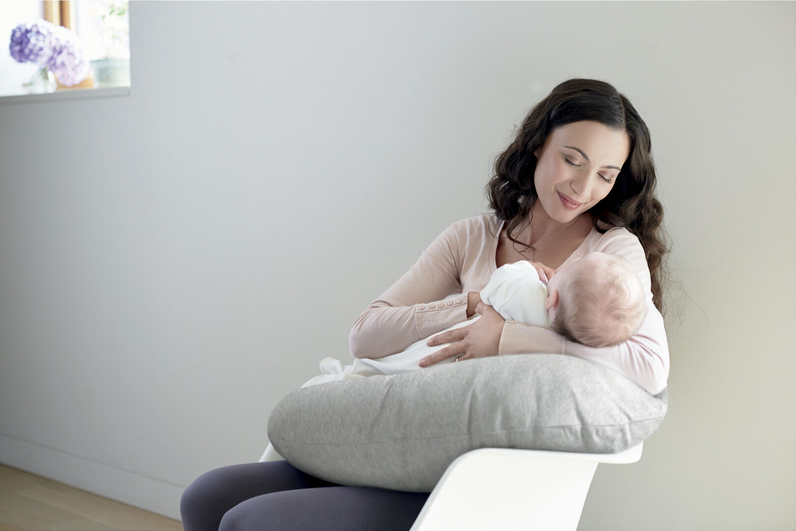 Nursing Pillow - Soft Grey image number 3