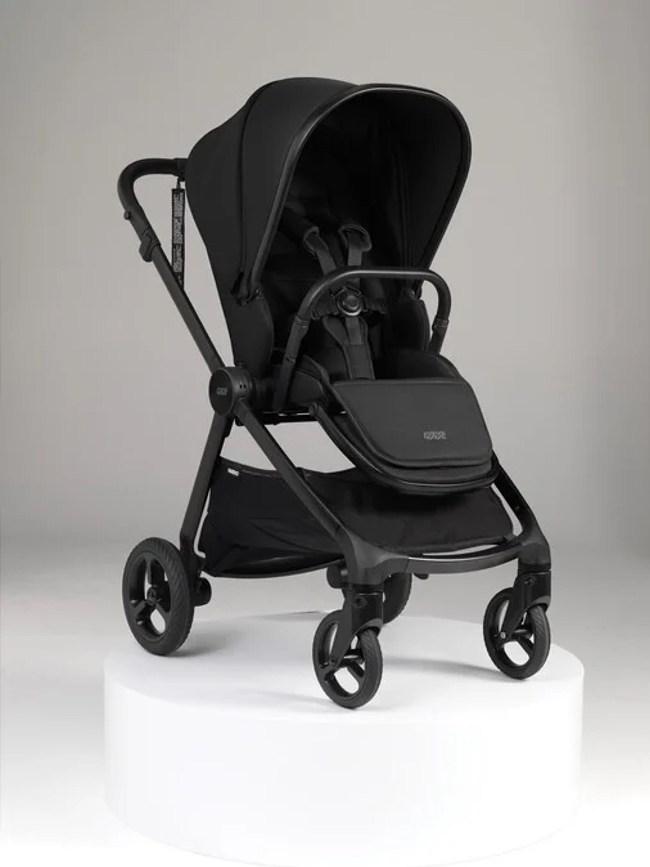 Vardo Noir Pushchair 6 Piece Bundle with Cybex Car Seat image number 2