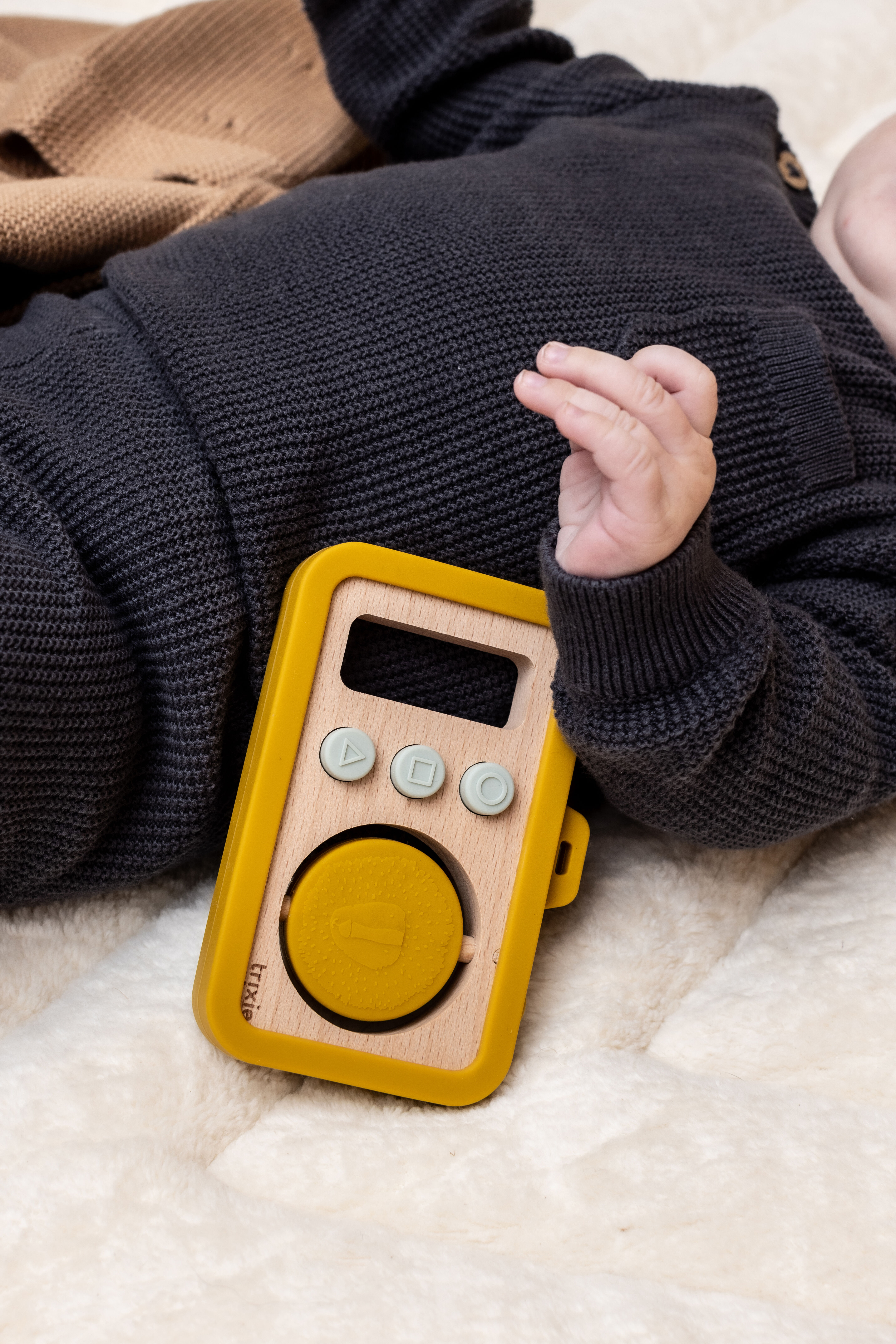 Trixie Wooden silicone baby phone Mr. Lion - Yellow image number 3