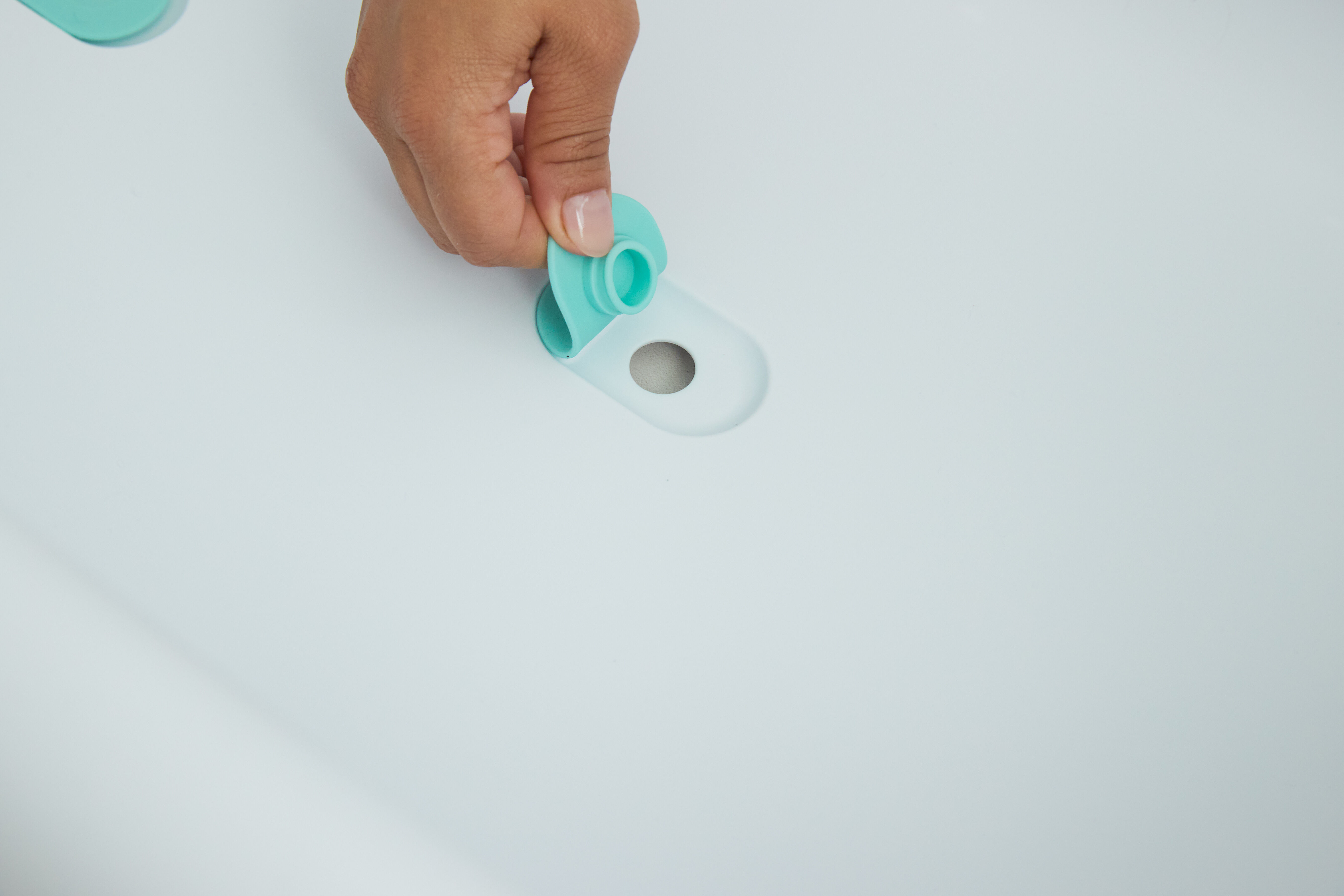 Frida 4-in-1 Grow-with-Me Bath Tub image number 15