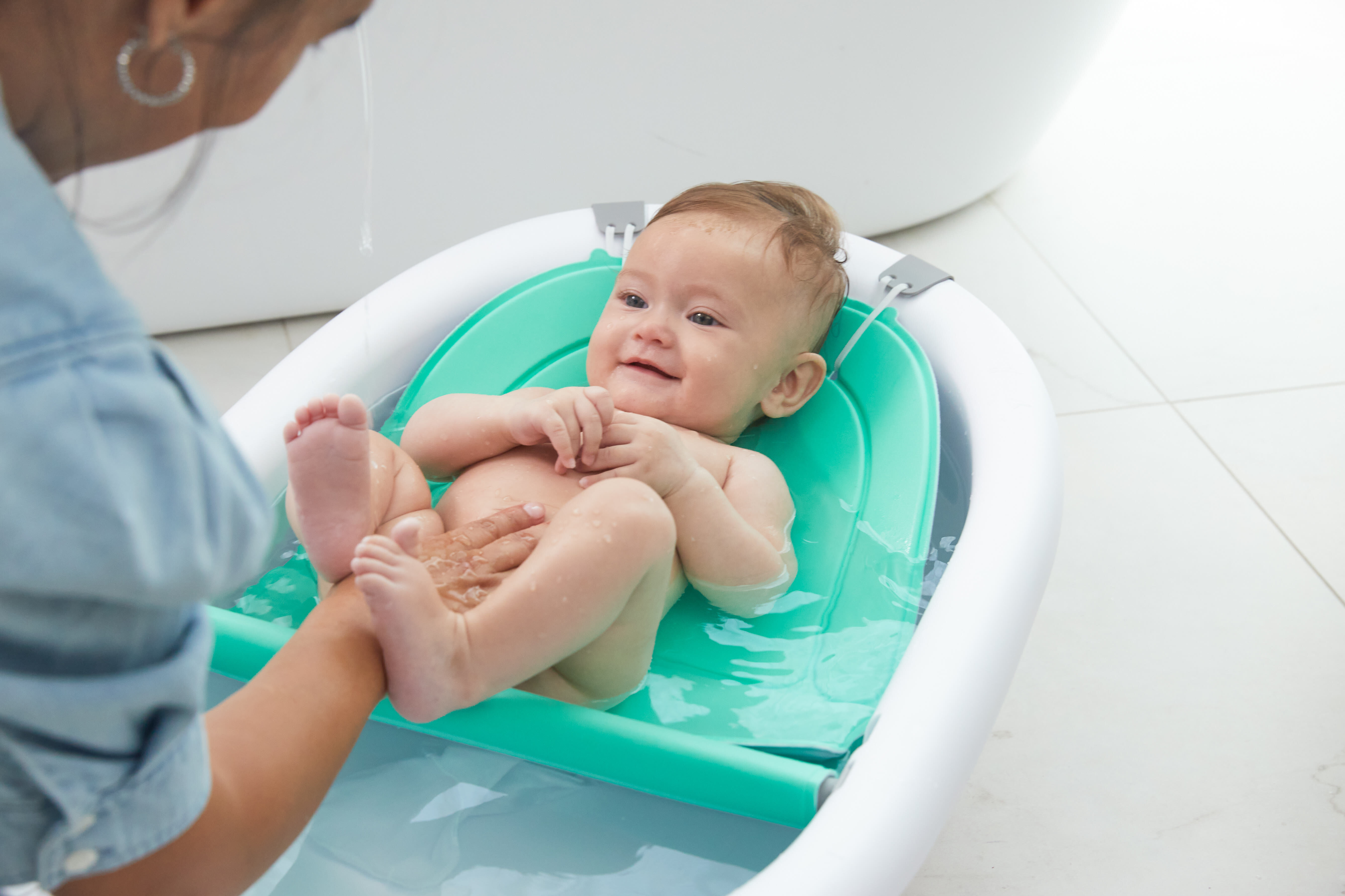Frida 4-in-1 Grow-with-Me Bath Tub image number 4