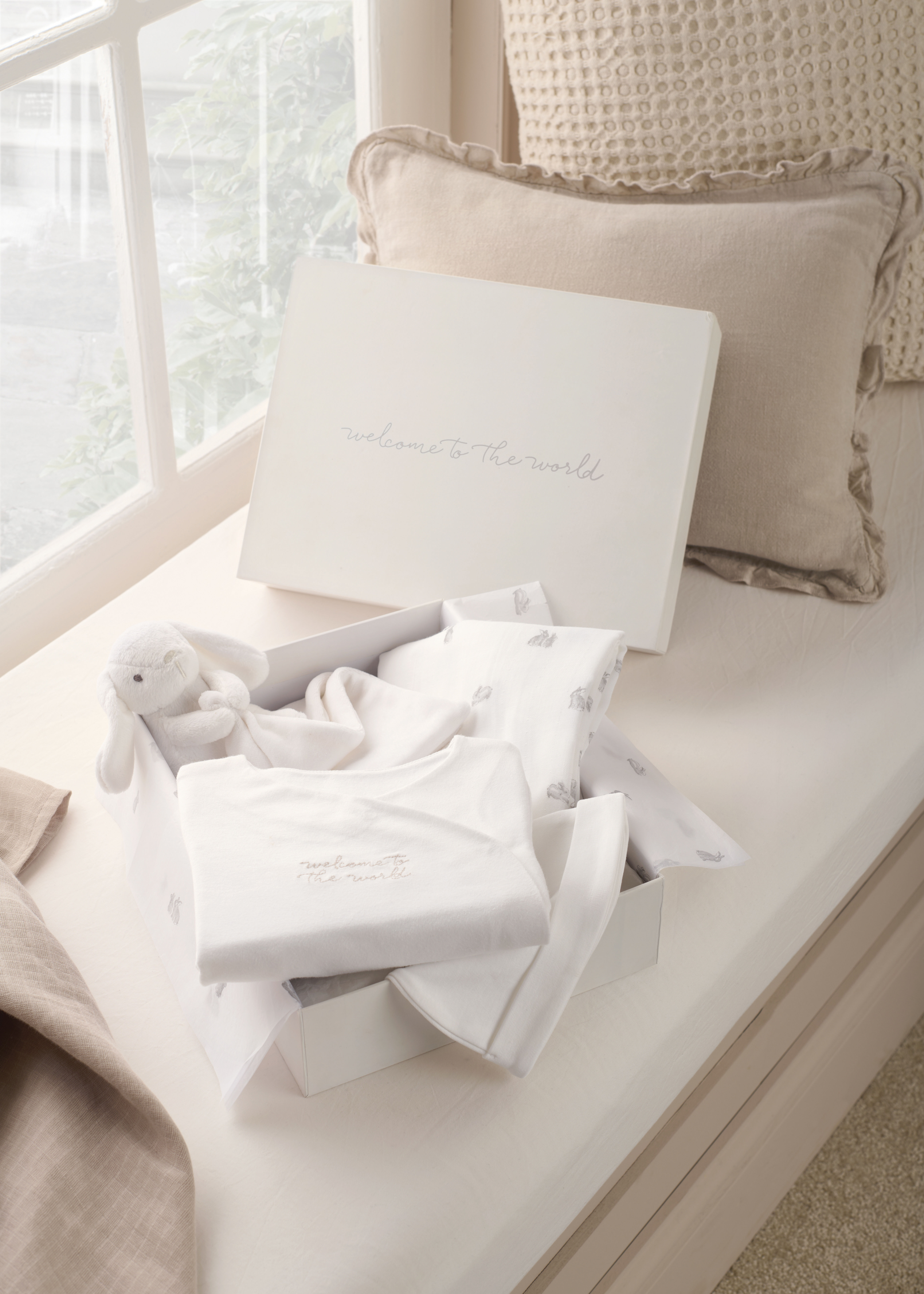 Welcome to the World Newborn Gift Set Unisex image number 2