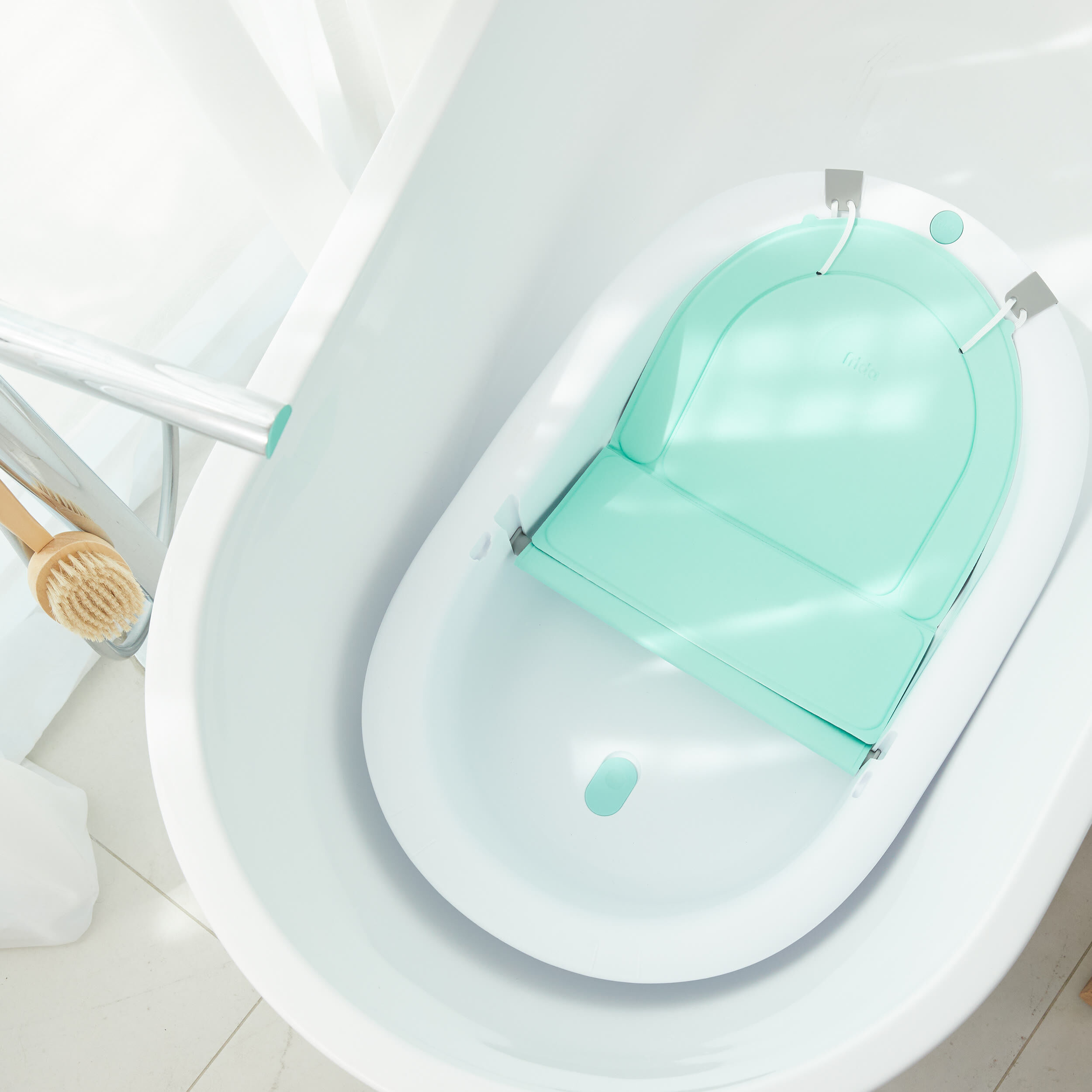 Frida 4-in-1 Grow-with-Me Bath Tub image number 2