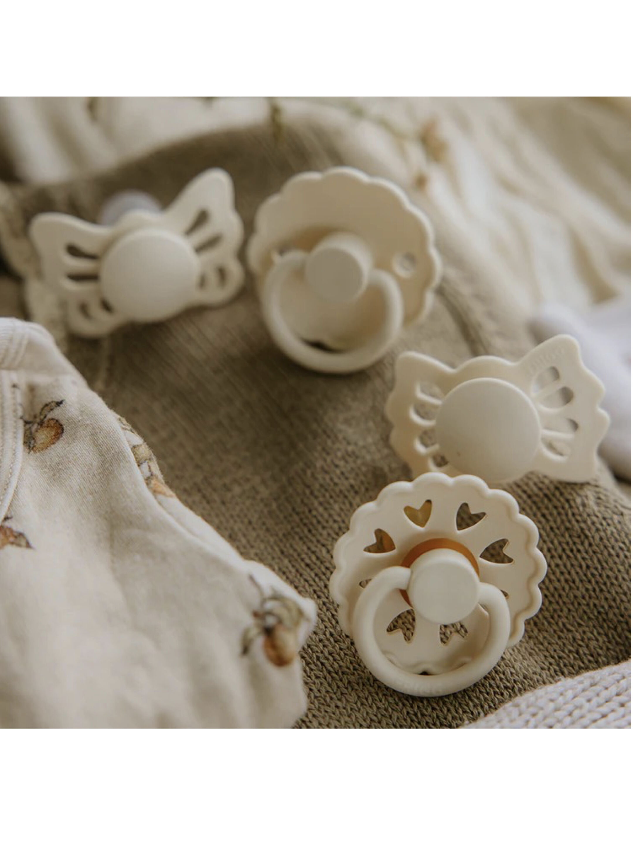 FRIGG Baby's First Pacifier 4-pack - Floral heart - Cream 0-6M - Size 1 image number 2