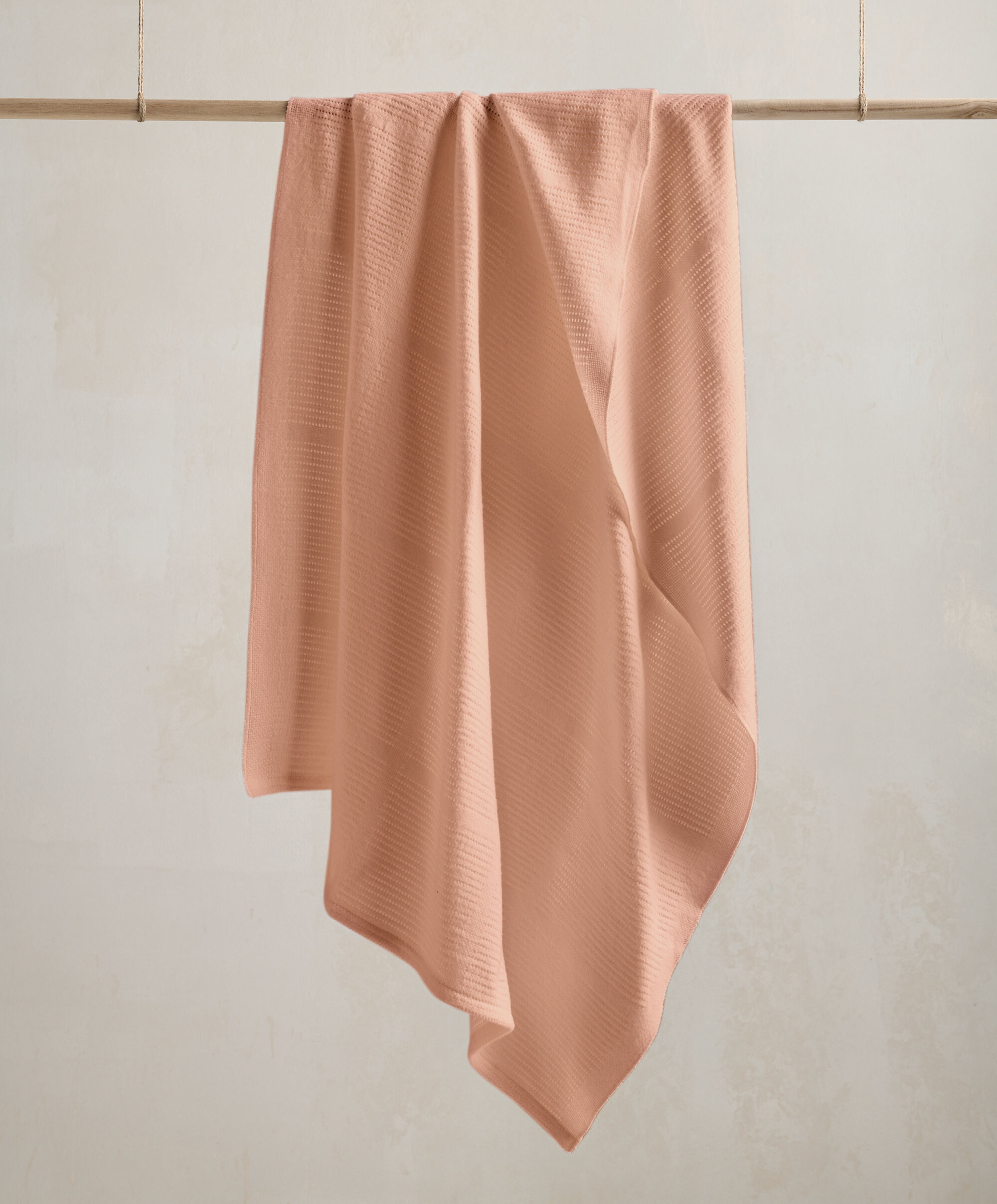 Cellular Cotton Blanket Large - Pink image number 5