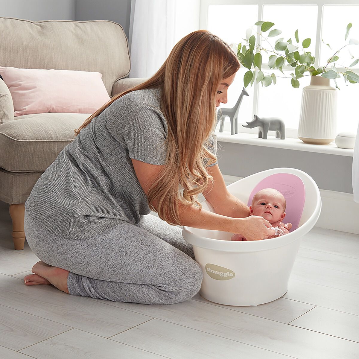 Shnuggle baby bath deals mamas and papas